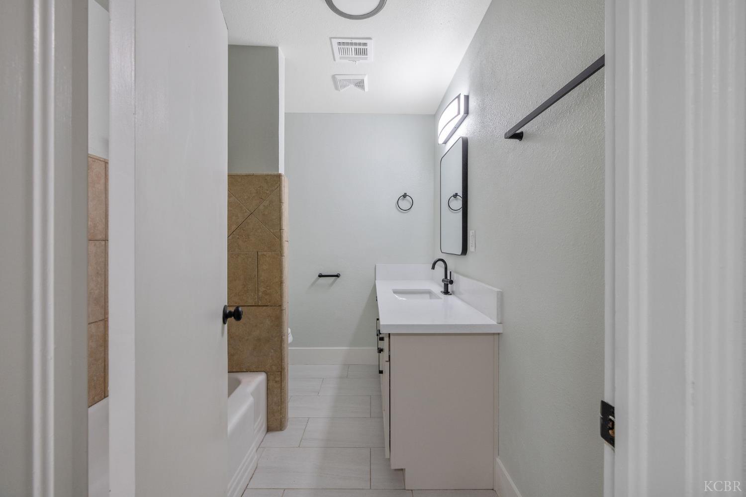 2452 S Holloway Ave, Fresno, CA 93725