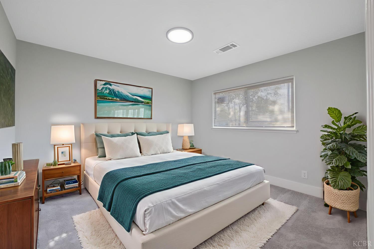 2452 S Holloway Ave, Fresno, CA 93725