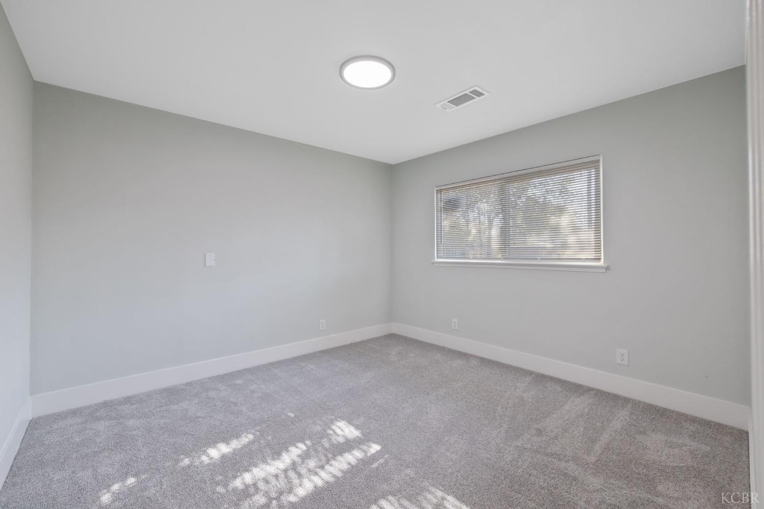 2452 S Holloway Ave, Fresno, CA 93725