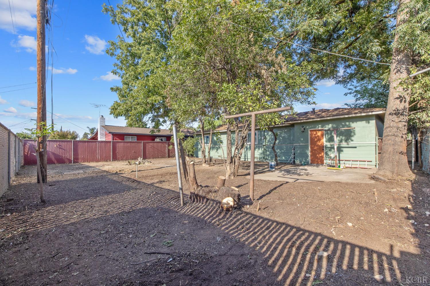 2452 S Holloway Ave, Fresno, CA 93725