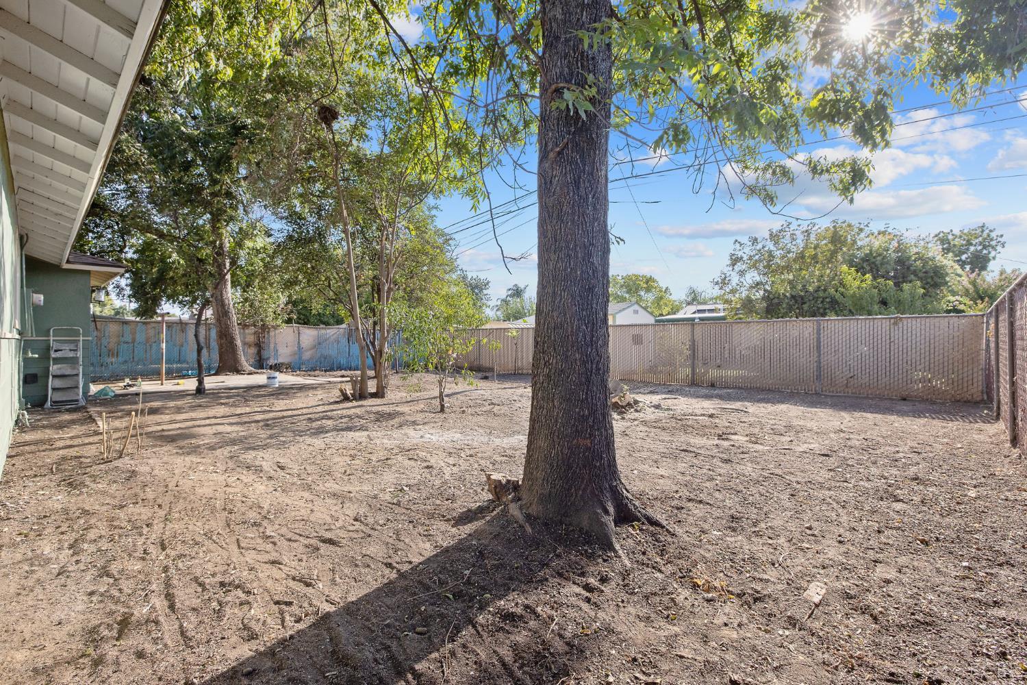 2452 S Holloway Ave, Fresno, CA 93725