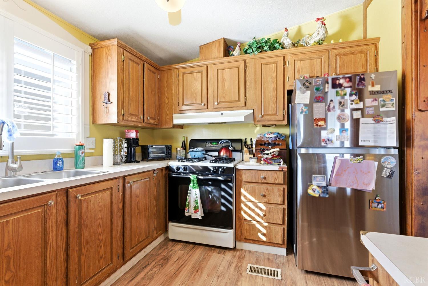 1255 W Grangeville Blvd, Hanford, CA 93230