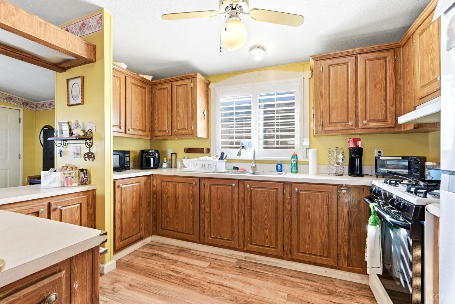 1255 W Grangeville Blvd, Hanford, CA 93230