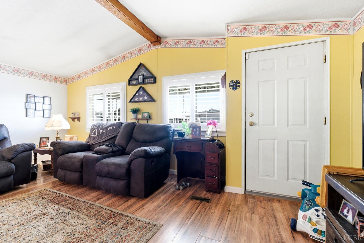 1255 W Grangeville Blvd, Hanford, CA 93230