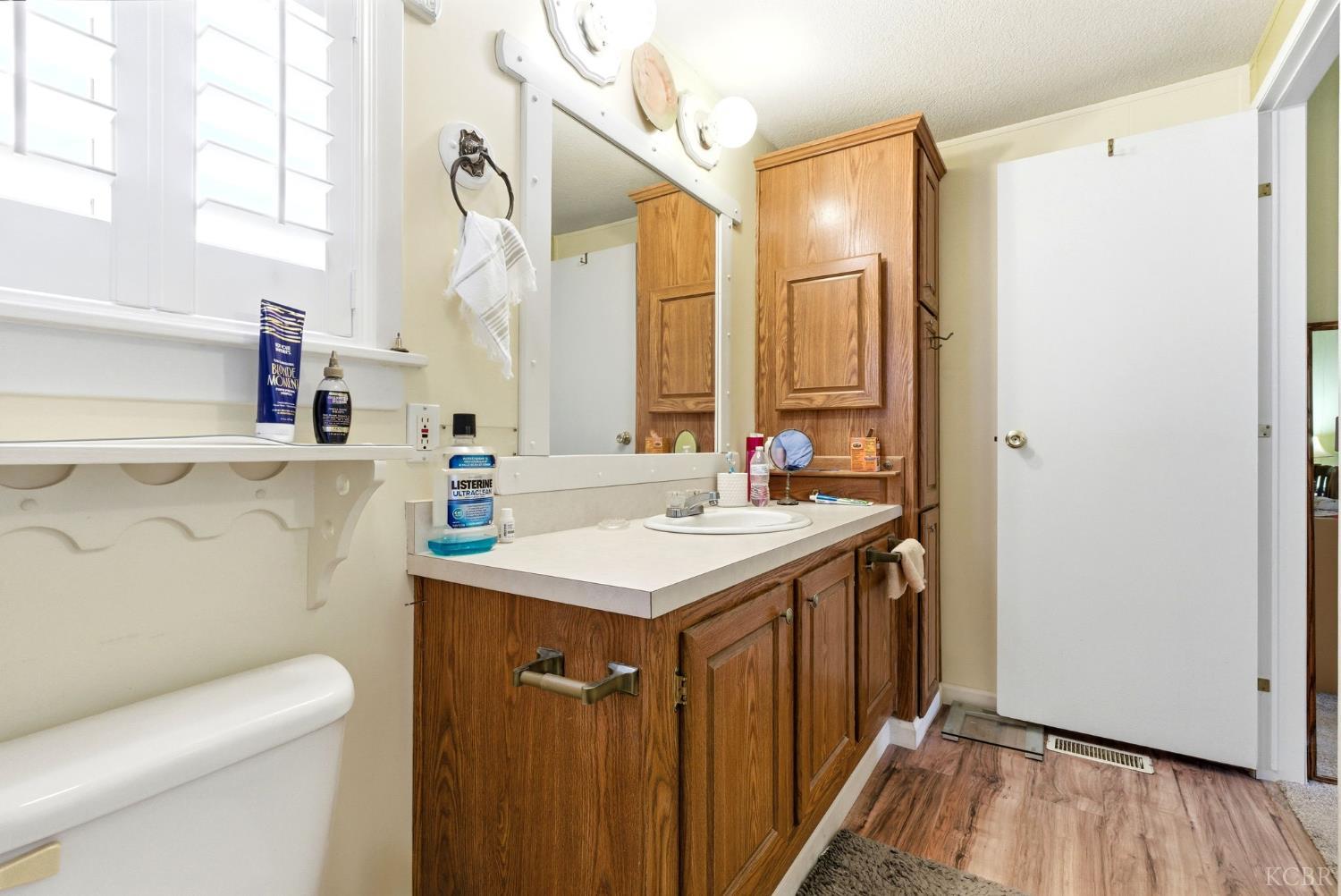 1255 W Grangeville Blvd, Hanford, CA 93230