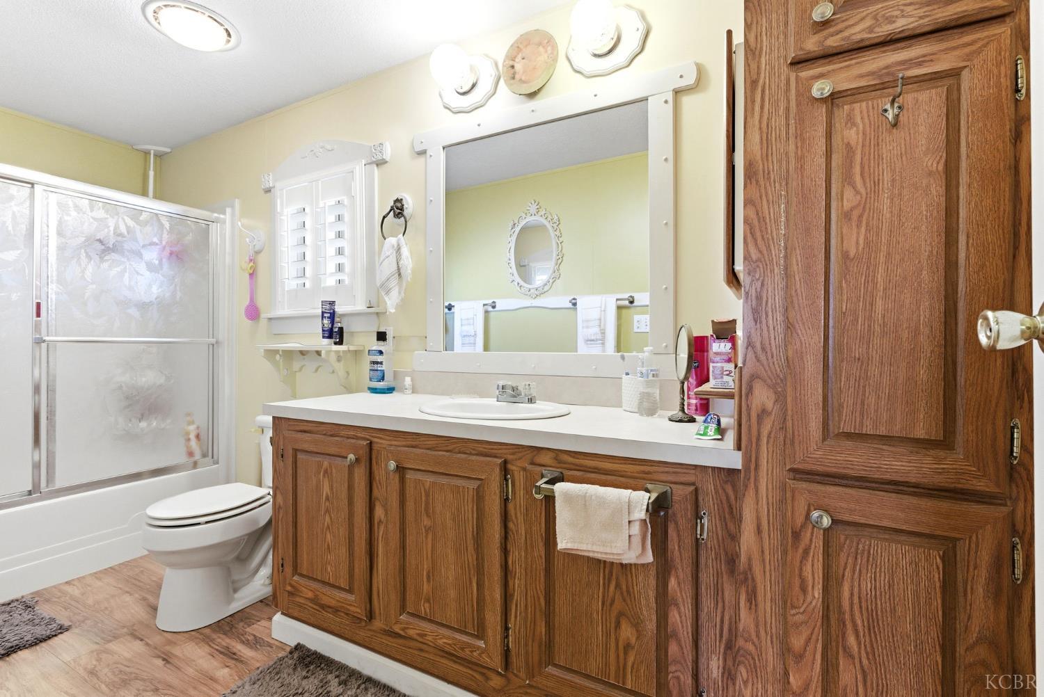 1255 W Grangeville Blvd, Hanford, CA 93230