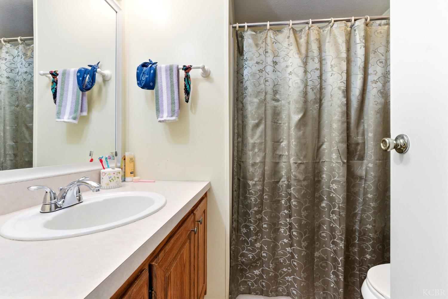 1255 W Grangeville Blvd, Hanford, CA 93230