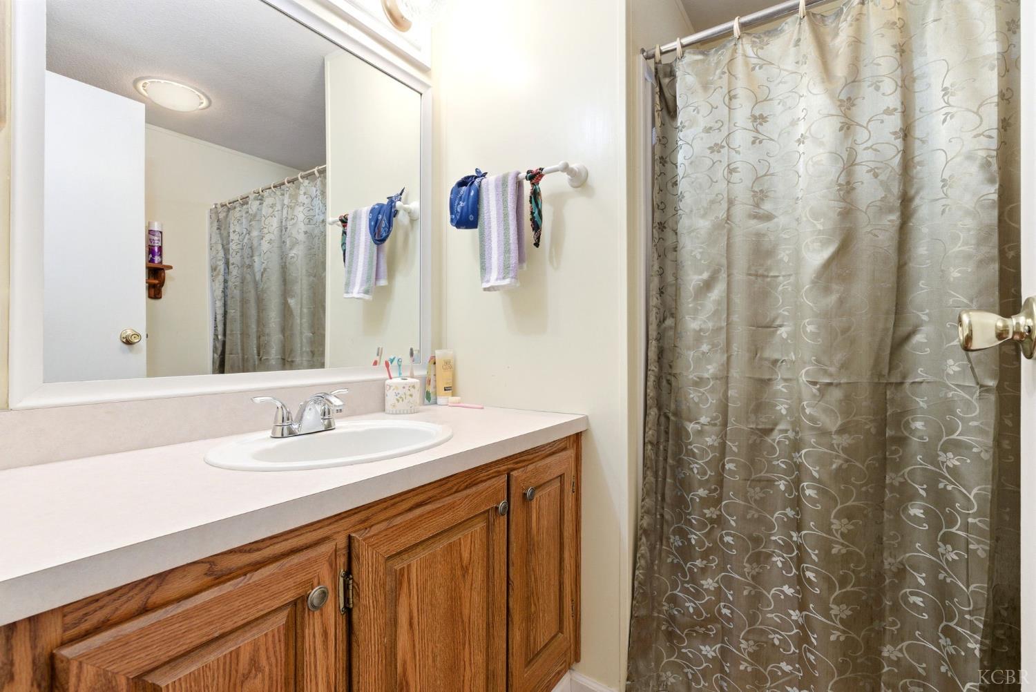 1255 W Grangeville Blvd, Hanford, CA 93230