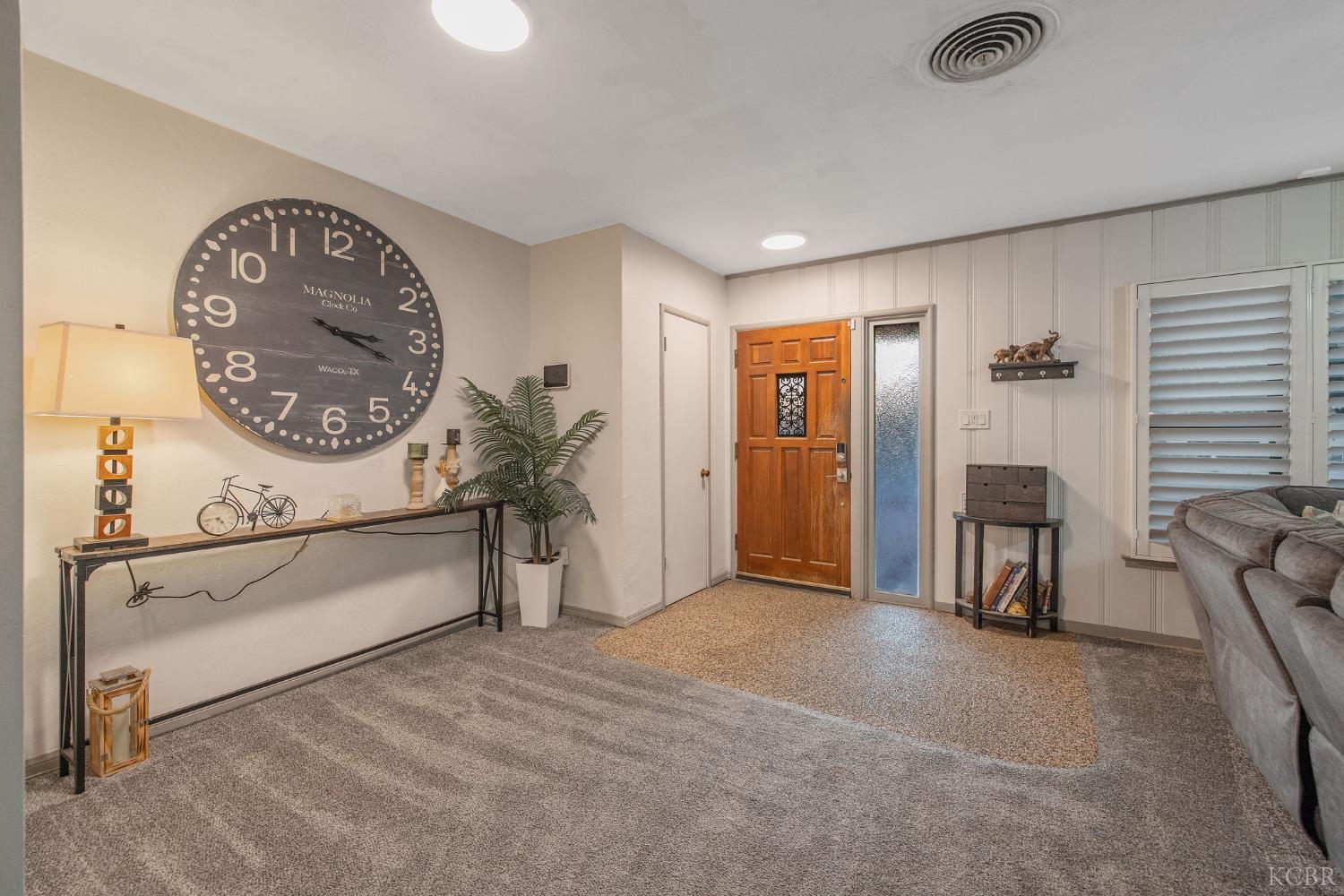 1821 Mulberry Dr, Hanford, CA 93230