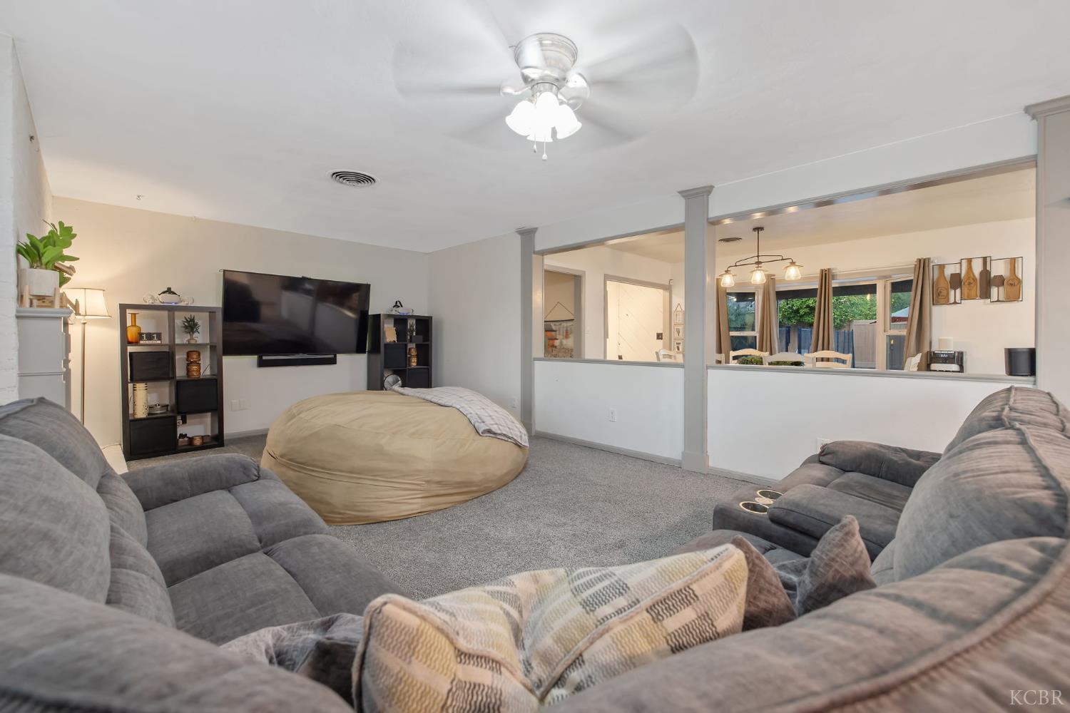 1821 Mulberry Dr, Hanford, CA 93230