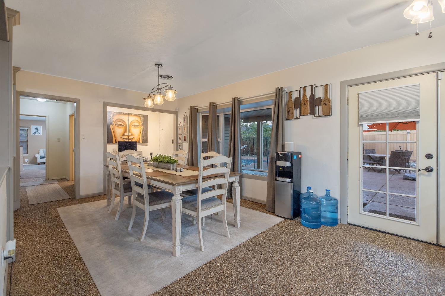 1821 Mulberry Dr, Hanford, CA 93230