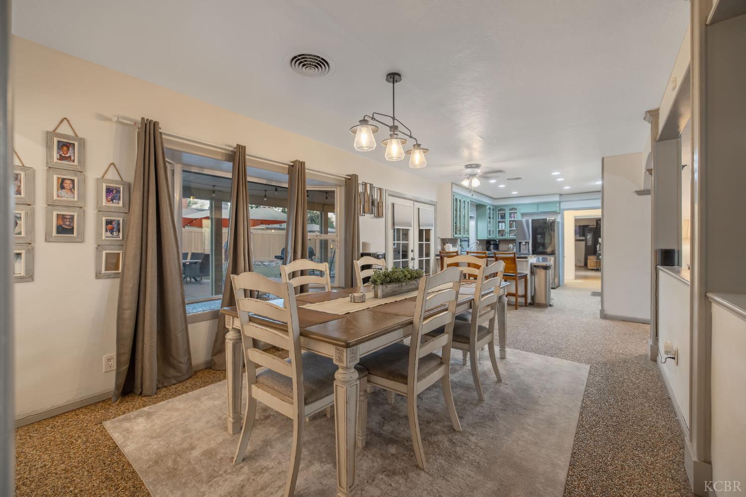 1821 Mulberry Dr, Hanford, CA 93230