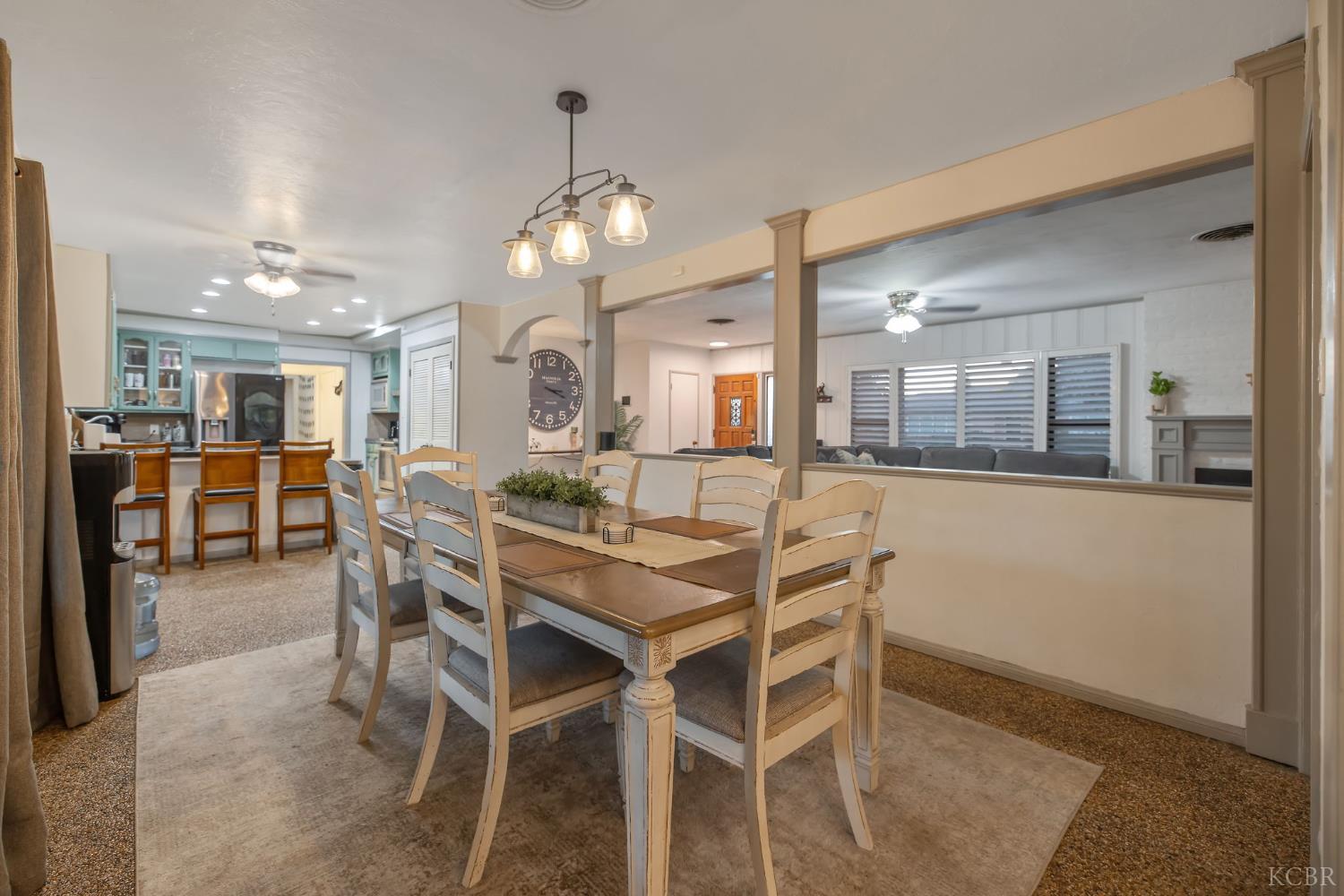 1821 Mulberry Dr, Hanford, CA 93230