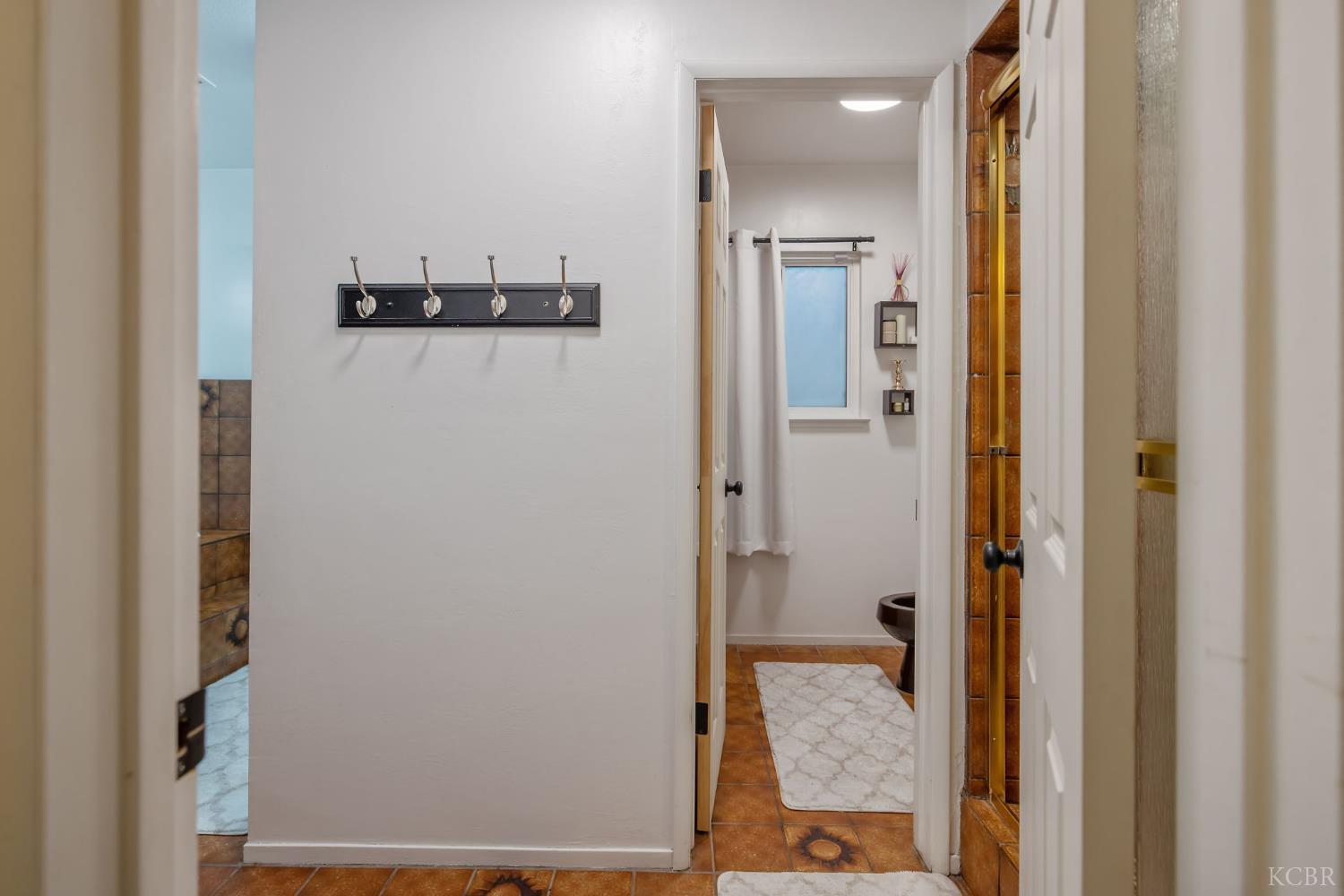 1821 Mulberry Dr, Hanford, CA 93230