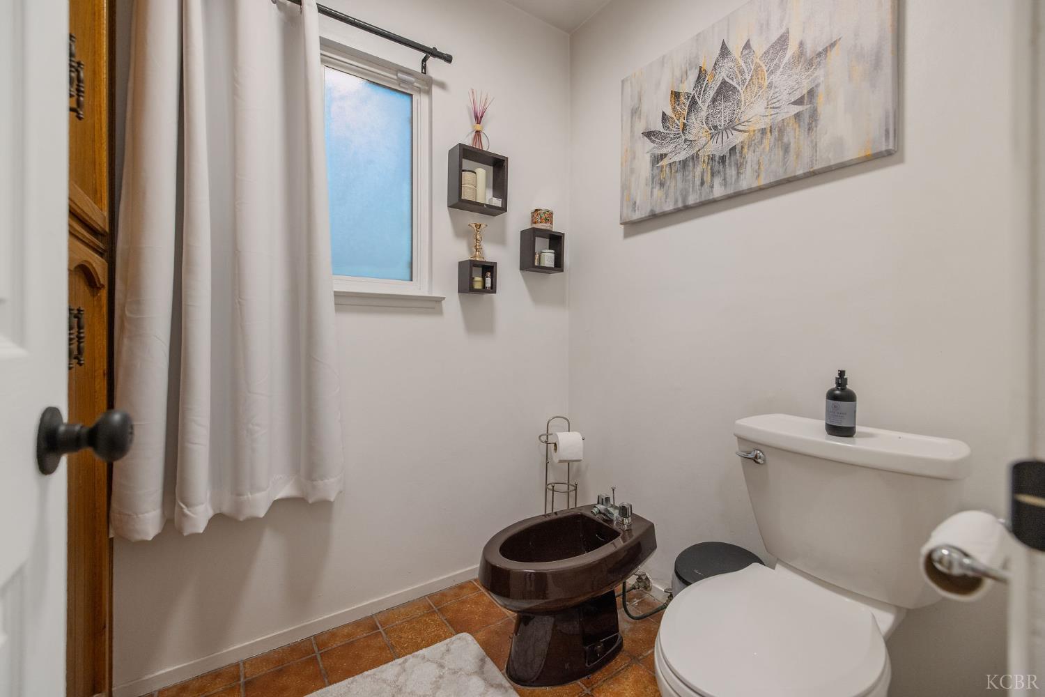 1821 Mulberry Dr, Hanford, CA 93230