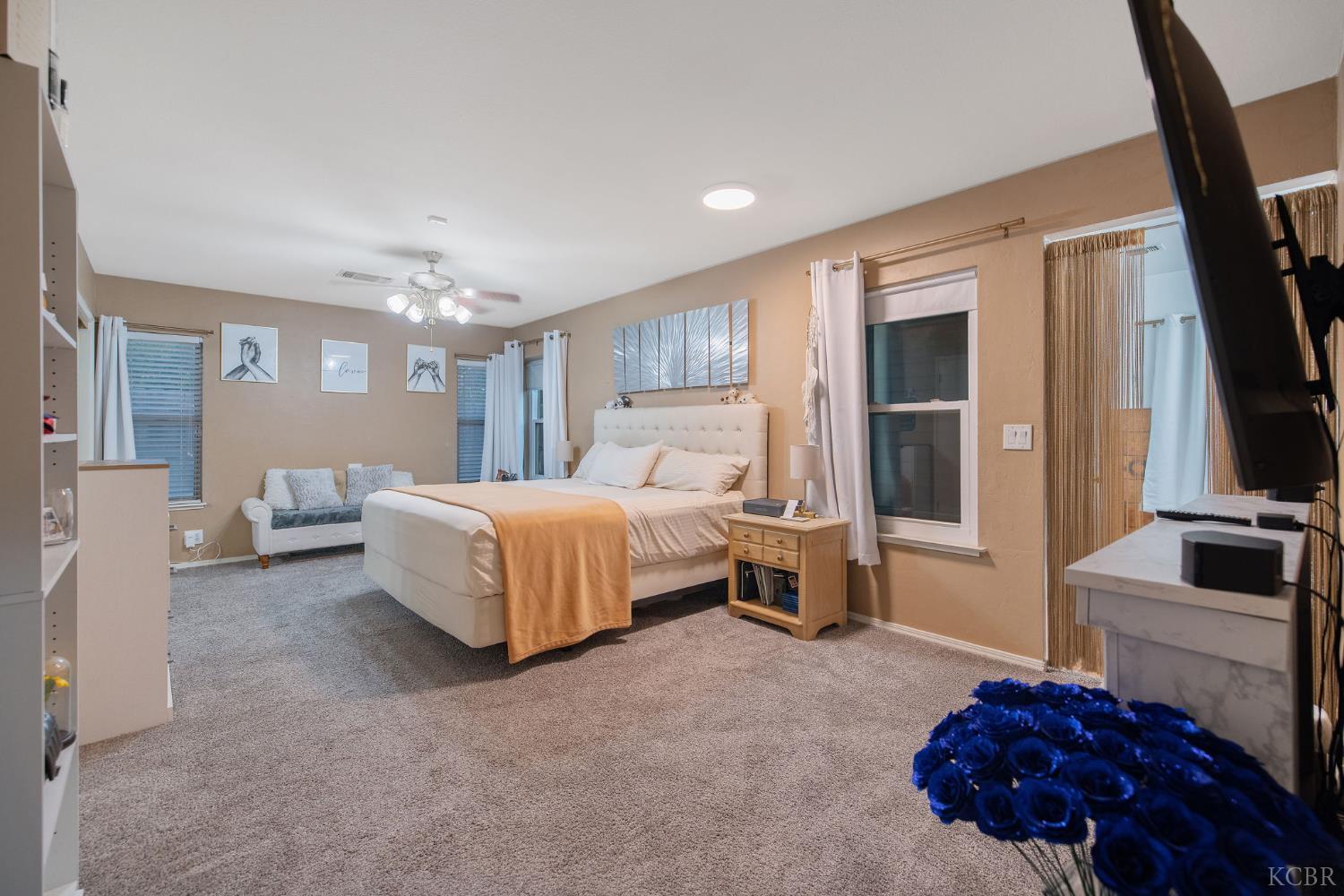 1821 Mulberry Dr, Hanford, CA 93230