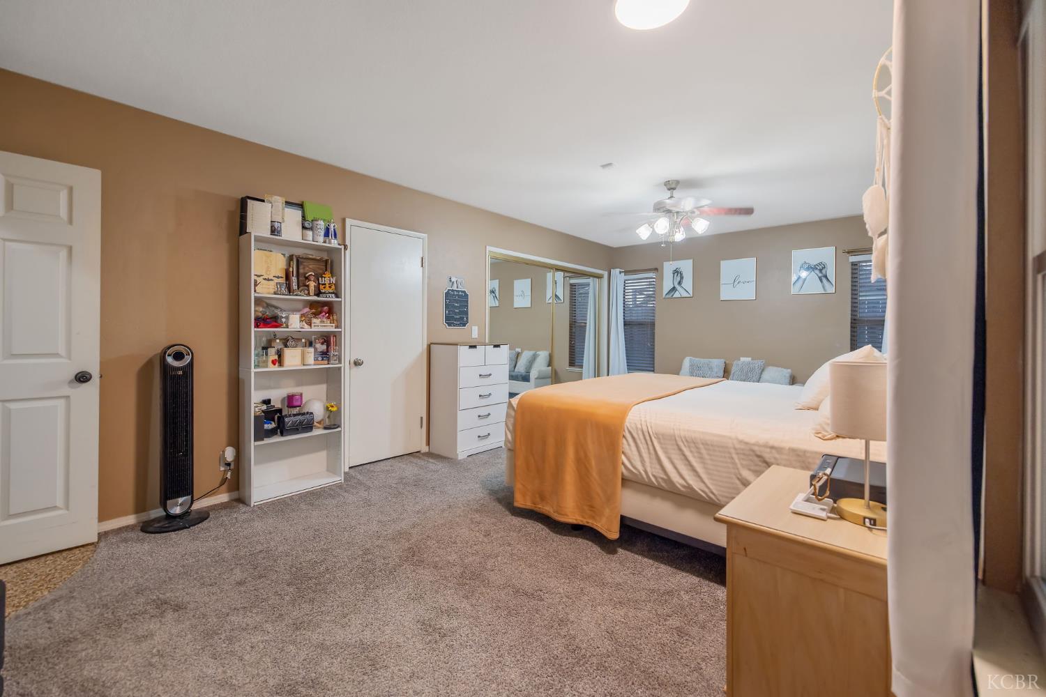 1821 Mulberry Dr, Hanford, CA 93230