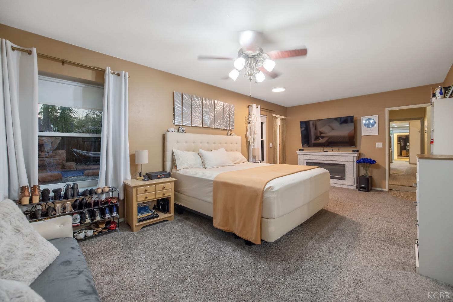 1821 Mulberry Dr, Hanford, CA 93230