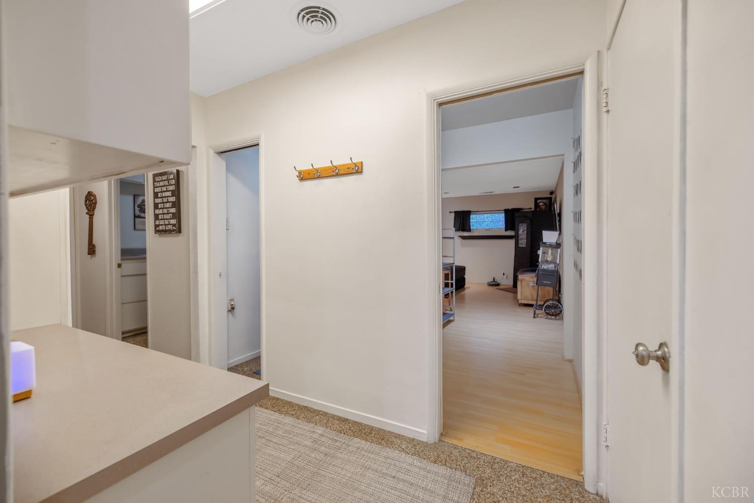 1821 Mulberry Dr, Hanford, CA 93230