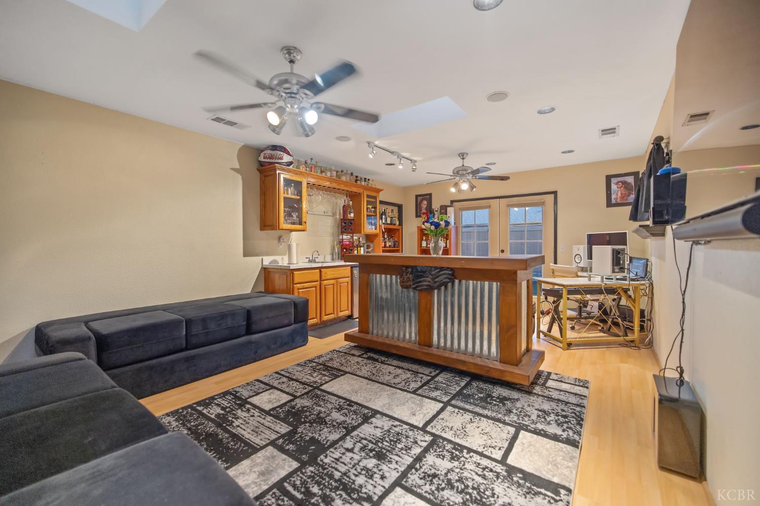 1821 Mulberry Dr, Hanford, CA 93230