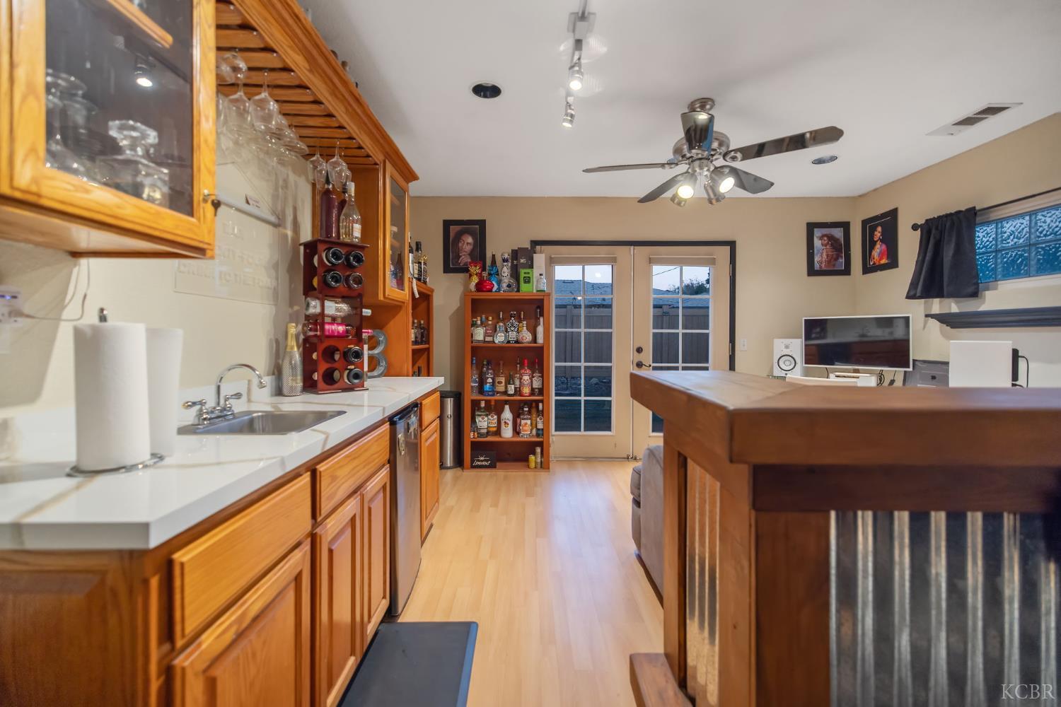 1821 Mulberry Dr, Hanford, CA 93230