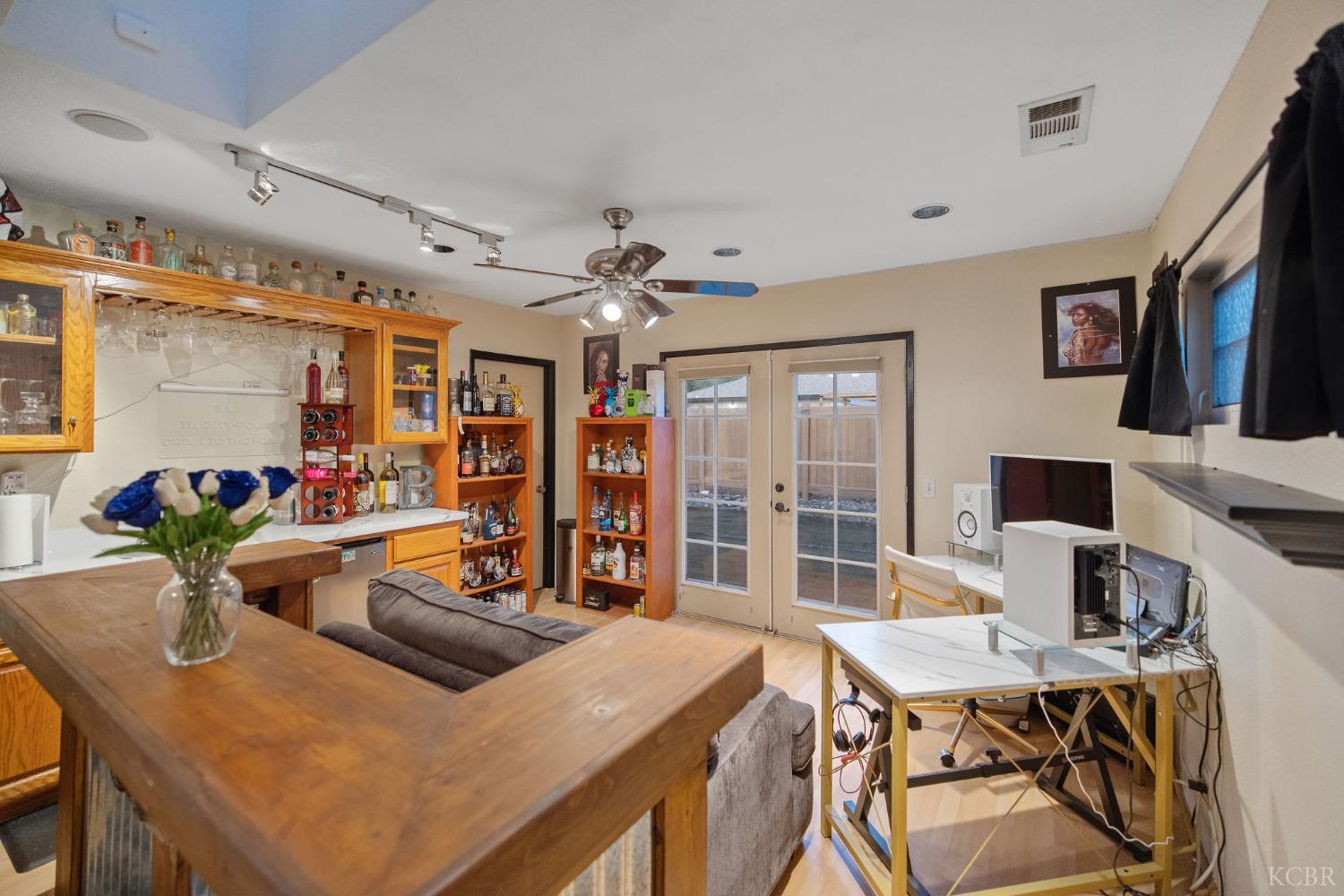 1821 Mulberry Dr, Hanford, CA 93230