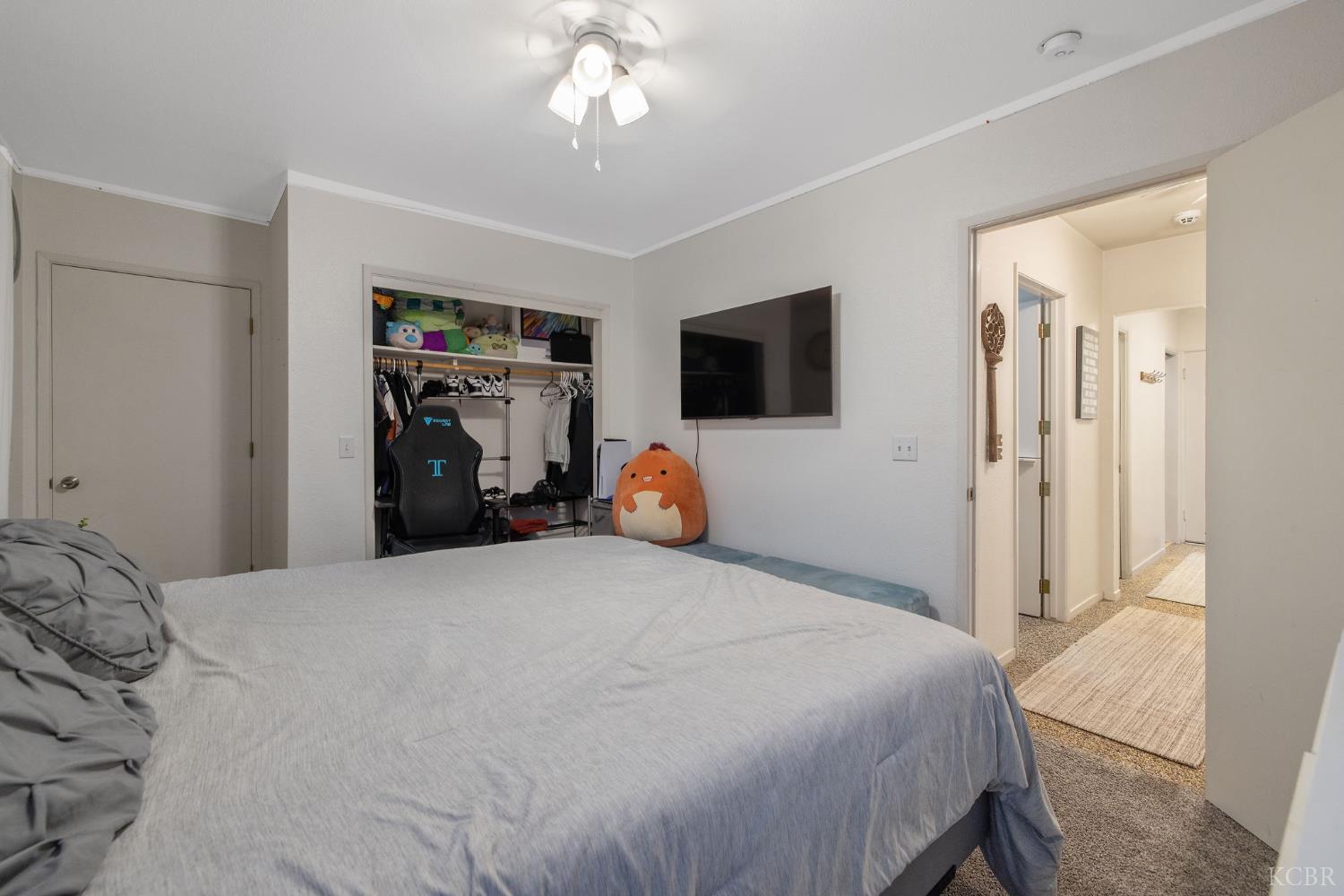 1821 Mulberry Dr, Hanford, CA 93230