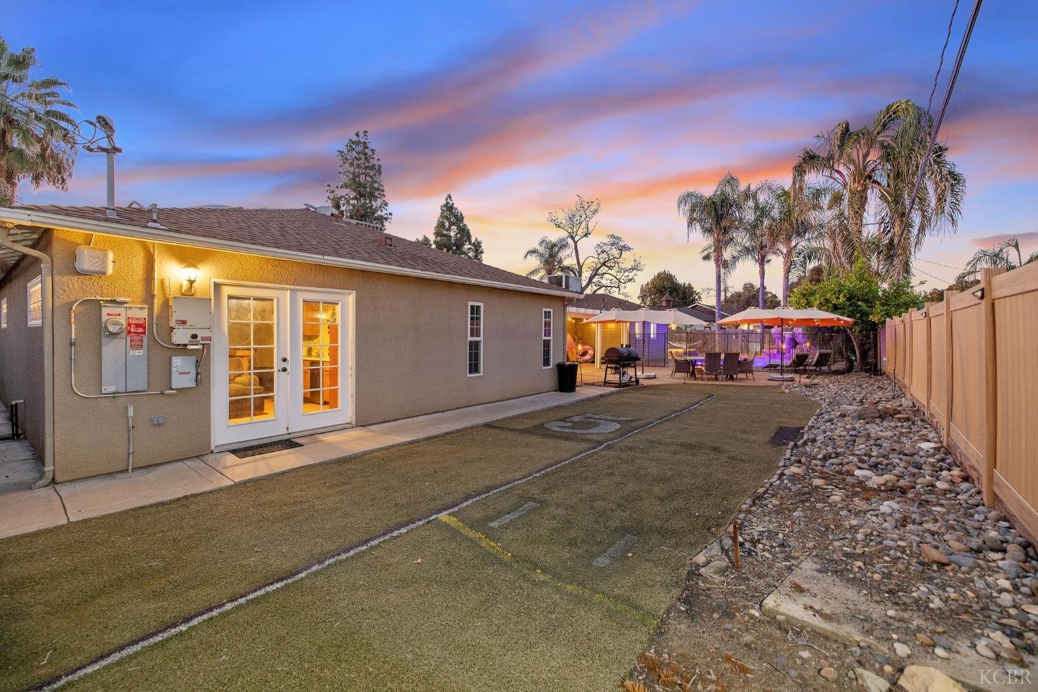 1821 Mulberry Dr, Hanford, CA 93230