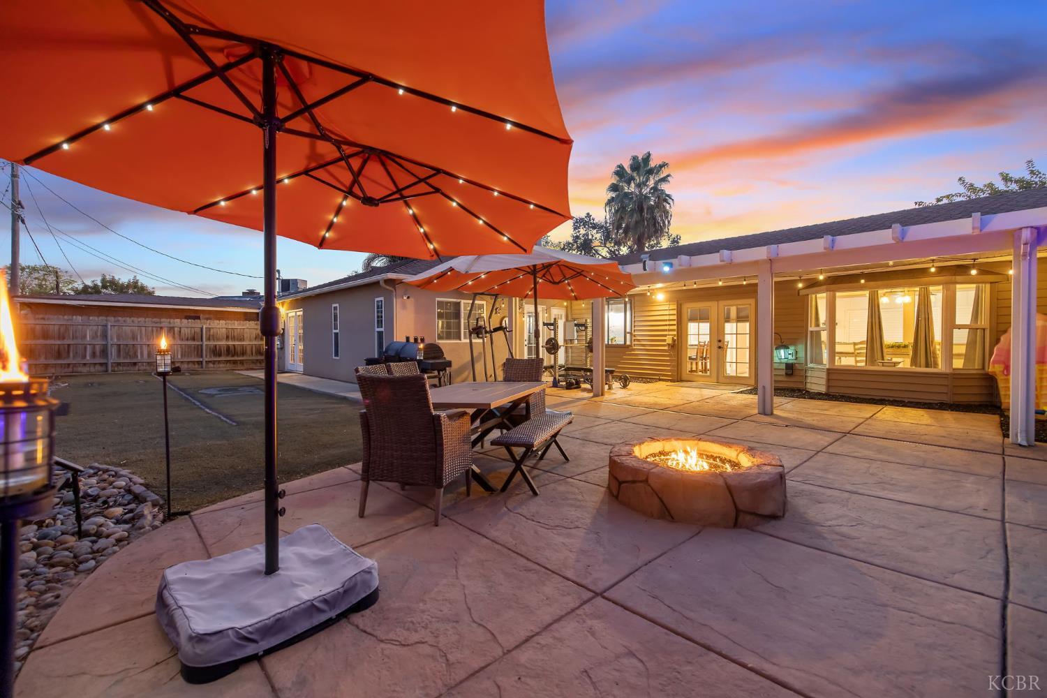 1821 Mulberry Dr, Hanford, CA 93230