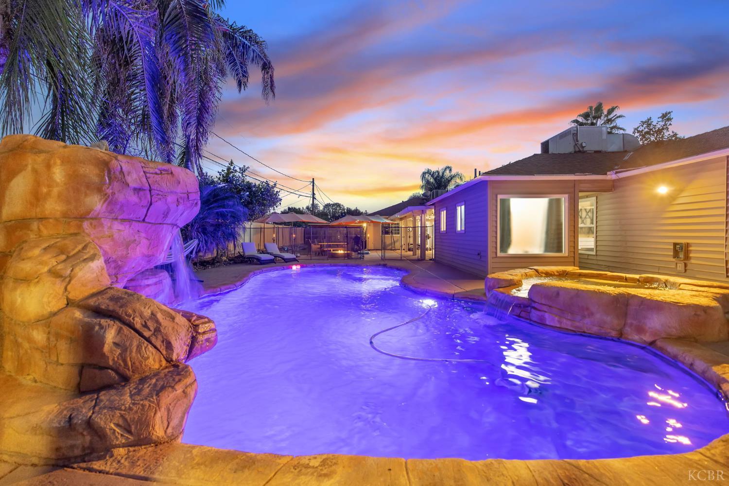 1821 Mulberry Dr, Hanford, CA 93230