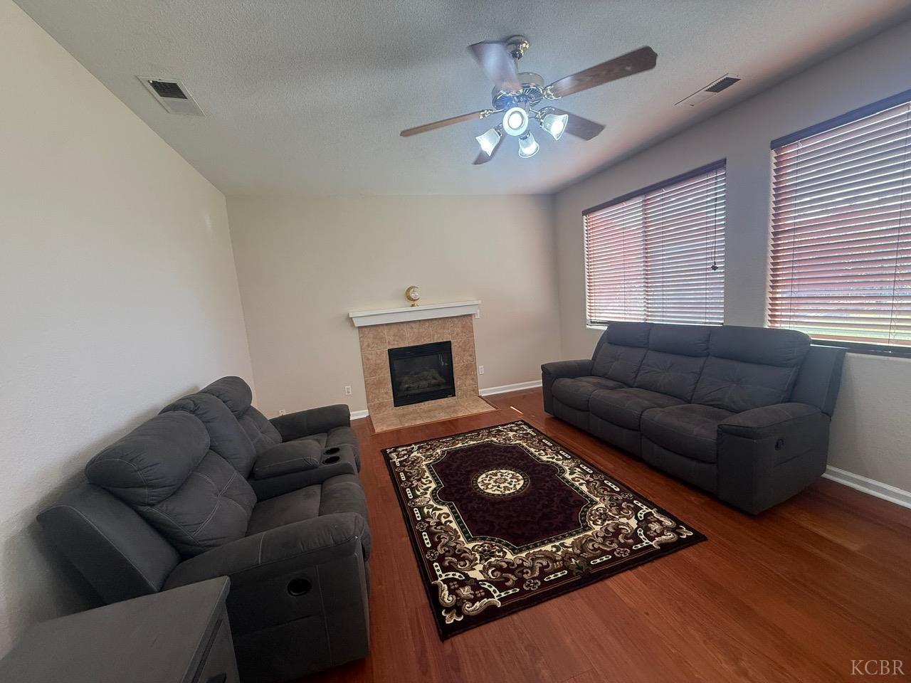 2243 W Franklin Way, Hanford, CA 93230