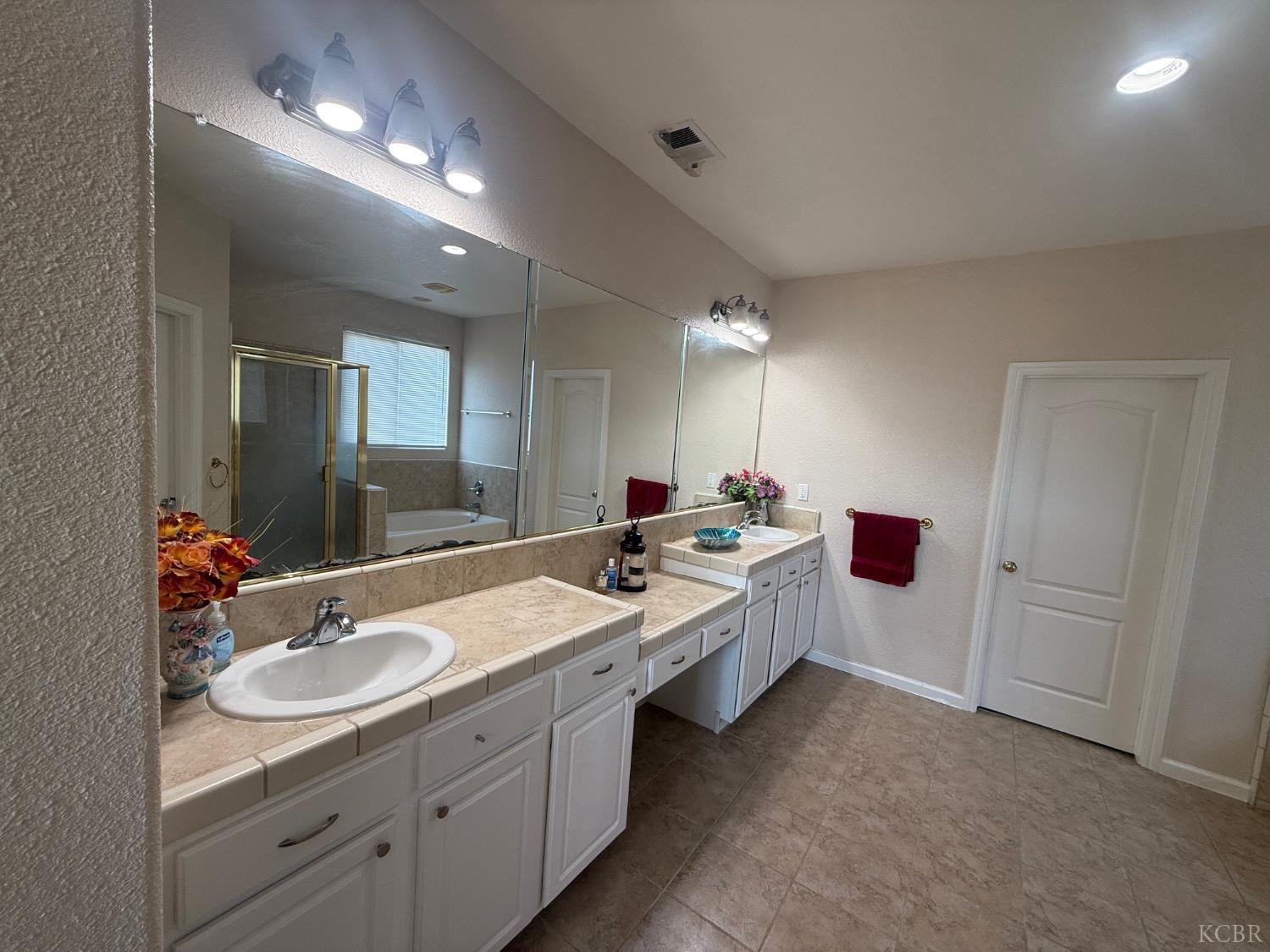 2243 W Franklin Way, Hanford, CA 93230