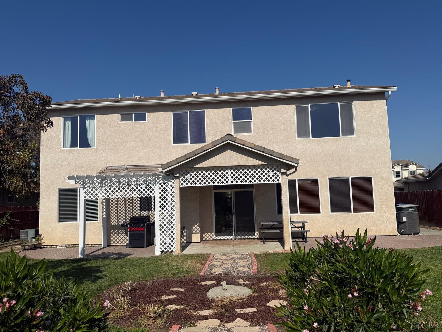 2243 W Franklin Way, Hanford, CA 93230