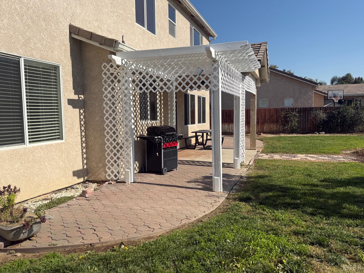 2243 W Franklin Way, Hanford, CA 93230