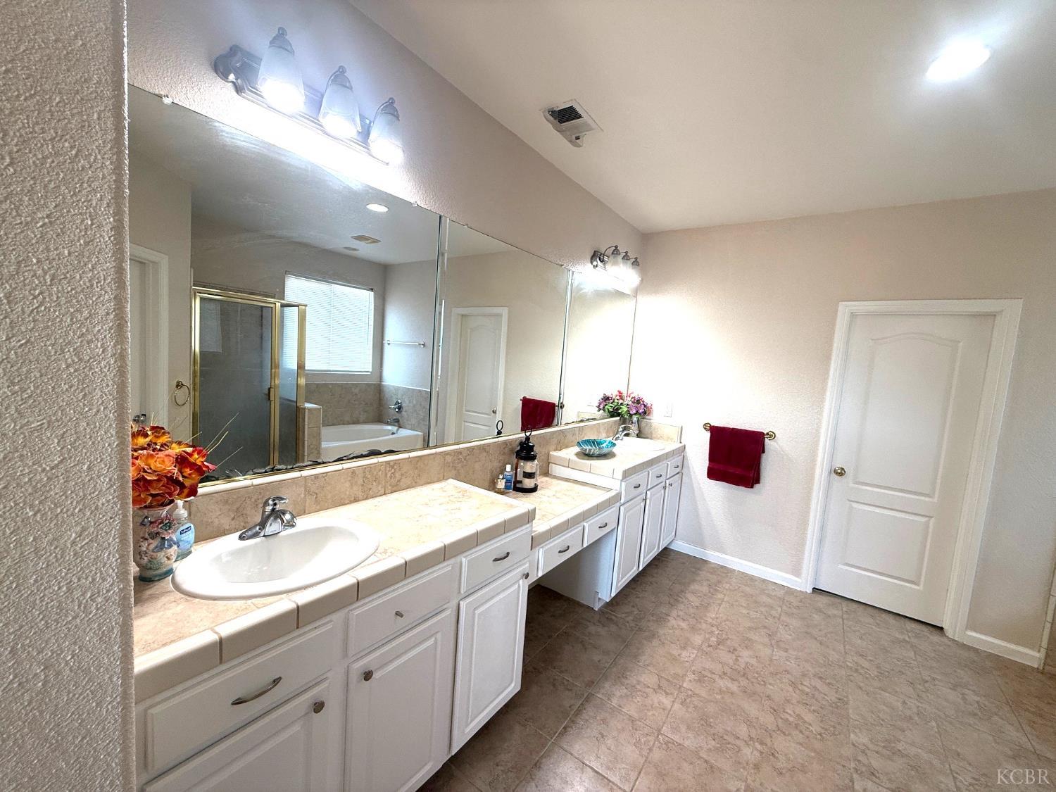 2243 W Franklin Way, Hanford, CA 93230