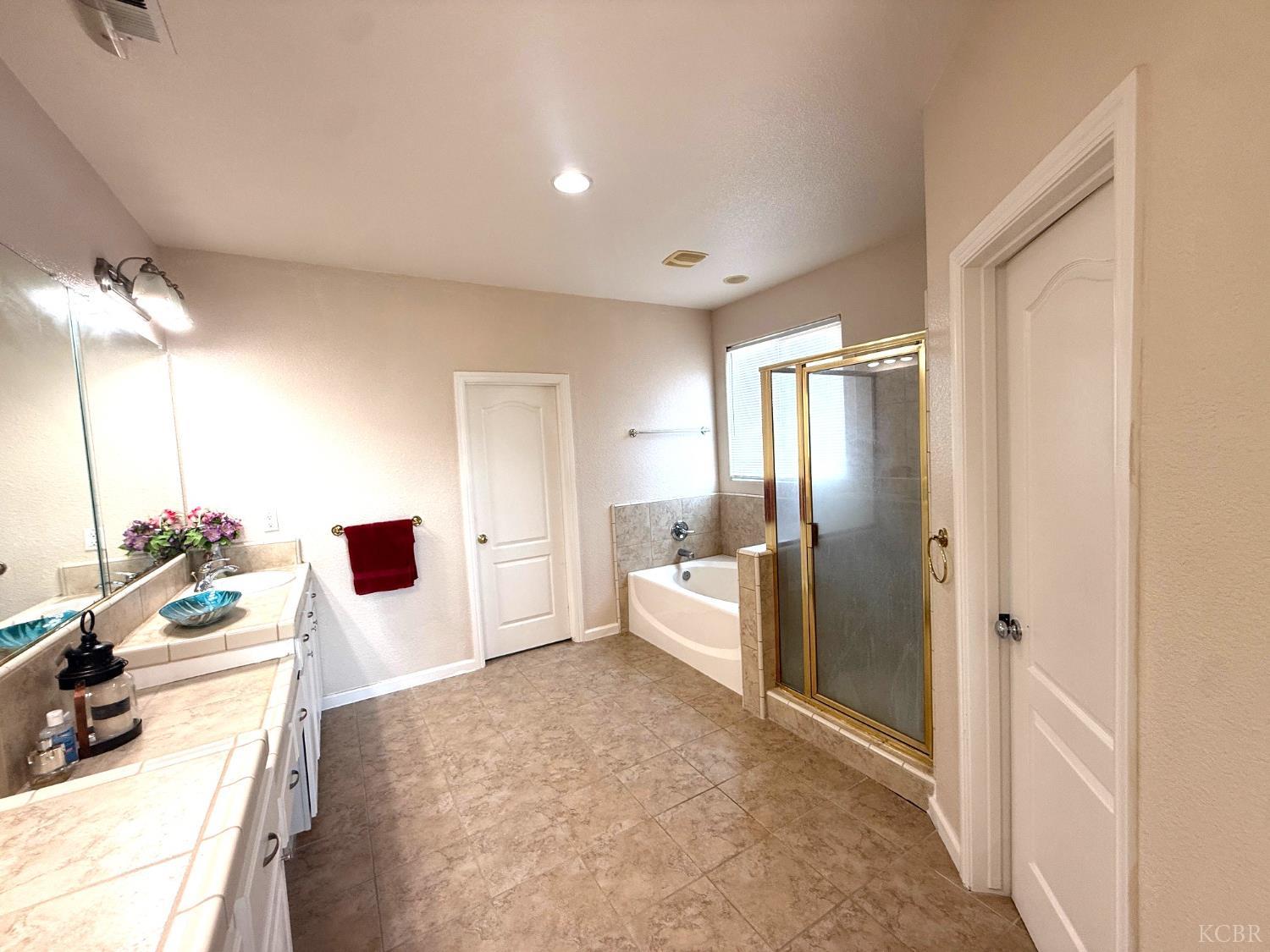 2243 W Franklin Way, Hanford, CA 93230