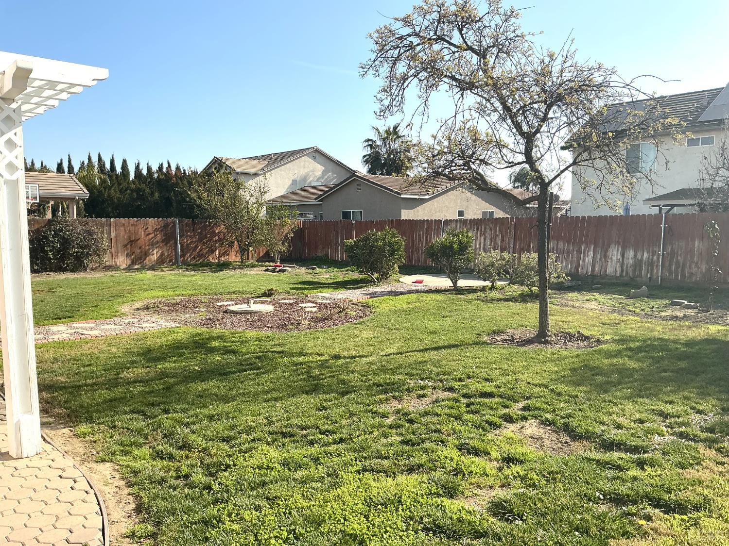 2243 W Franklin Way, Hanford, CA 93230