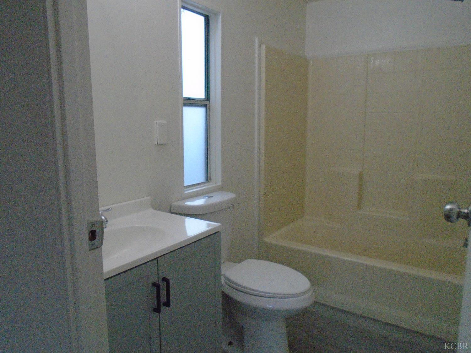 860 #18 E Grangeville Blvd, Hanford, CA 93230