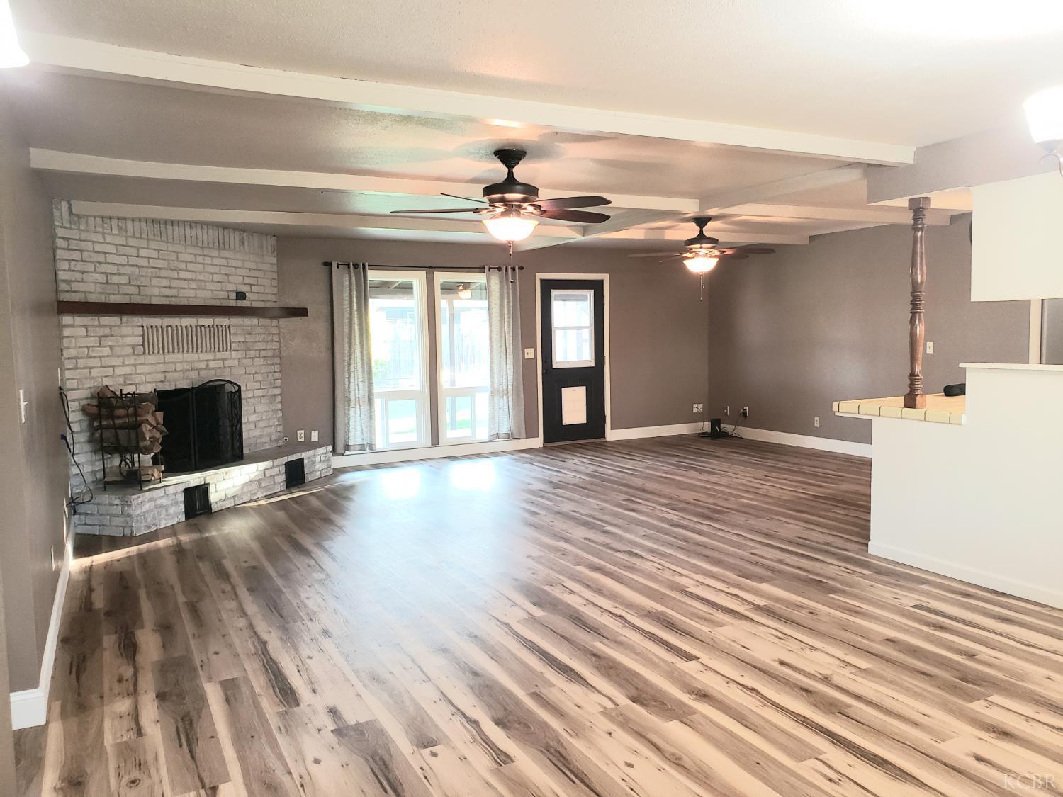 3279 W Luna Dr, Riverdale, CA 93656