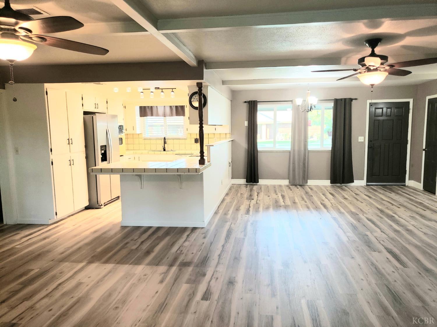 3279 W Luna Dr, Riverdale, CA 93656