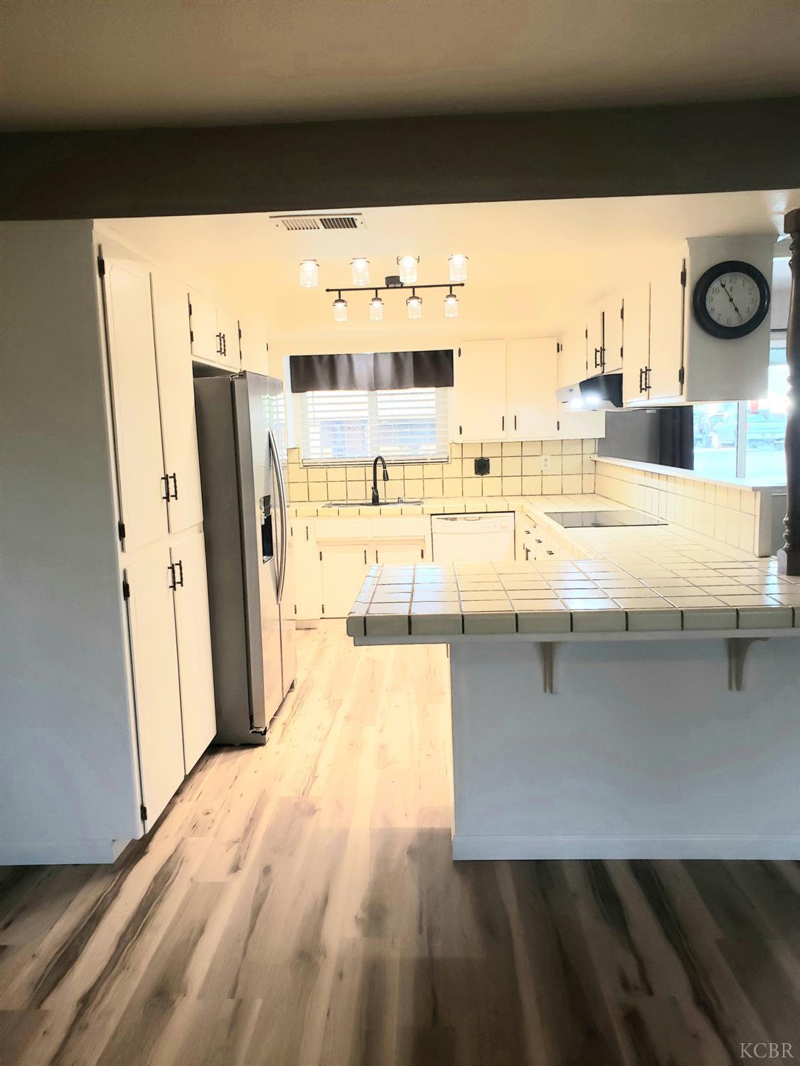 3279 W Luna Dr, Riverdale, CA 93656