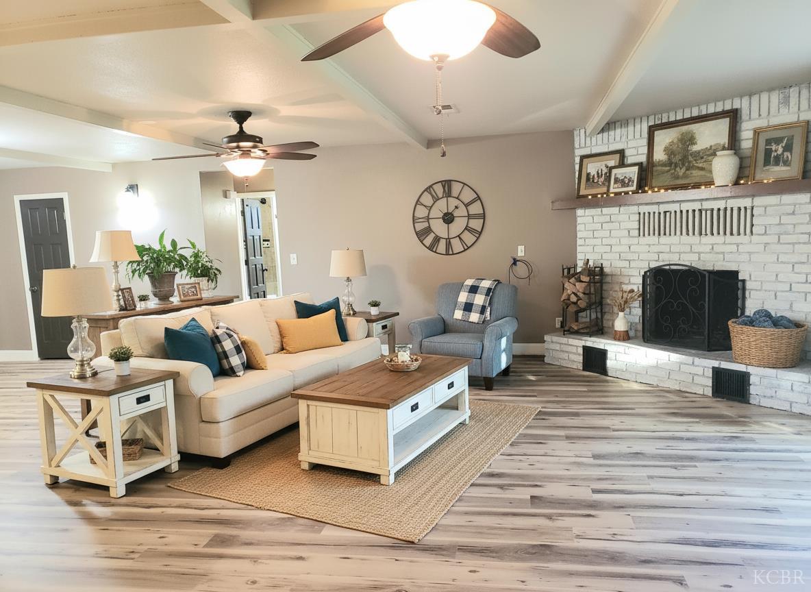 3279 W Luna Dr, Riverdale, CA 93656