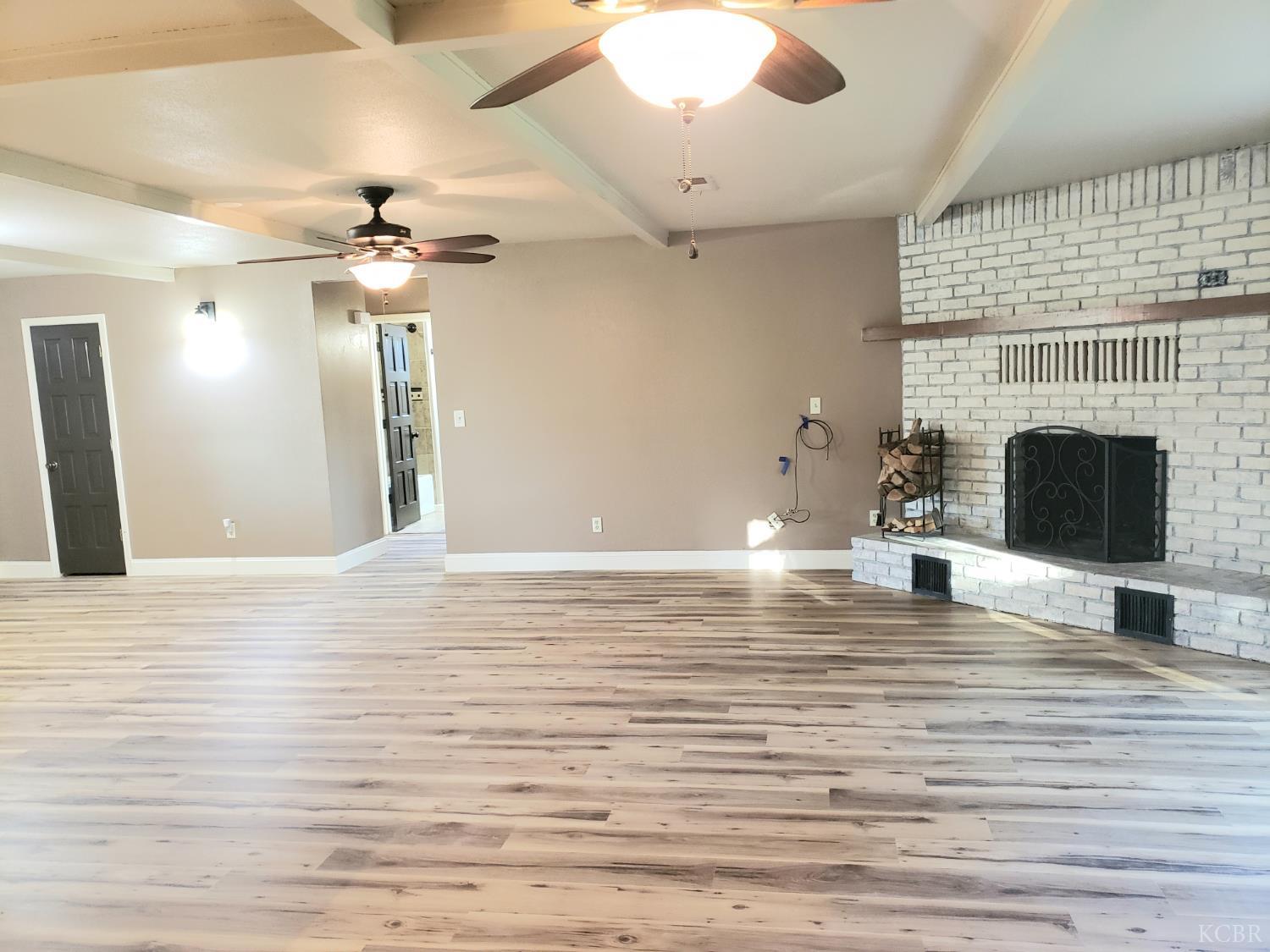 3279 W Luna Dr, Riverdale, CA 93656