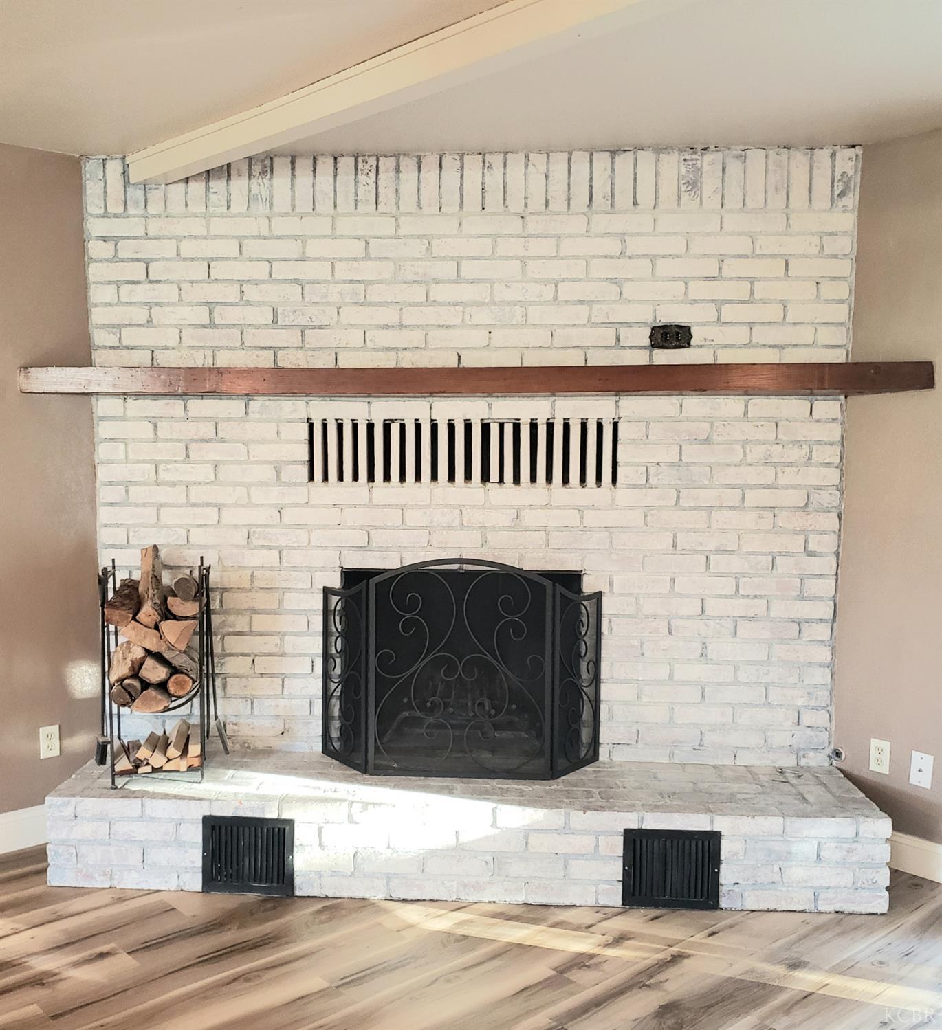 3279 W Luna Dr, Riverdale, CA 93656