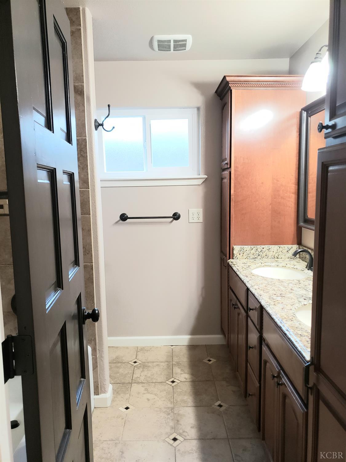 3279 W Luna Dr, Riverdale, CA 93656