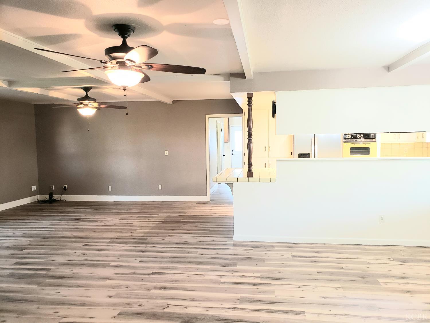 3279 W Luna Dr, Riverdale, CA 93656