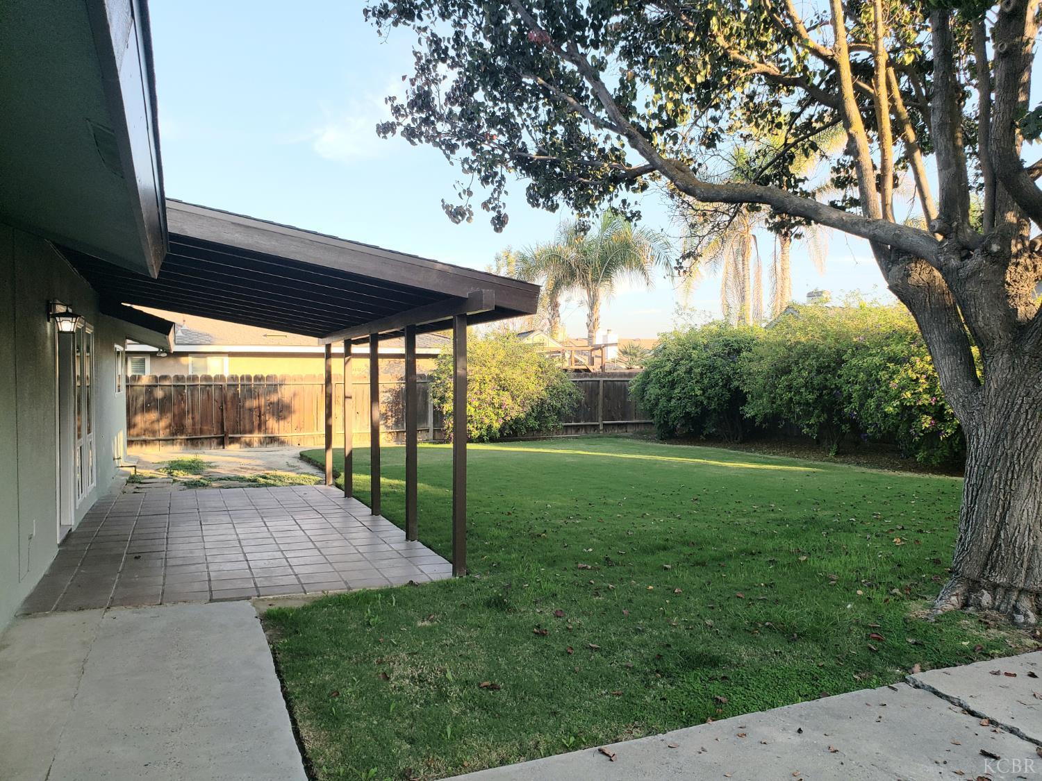 3279 W Luna Dr, Riverdale, CA 93656