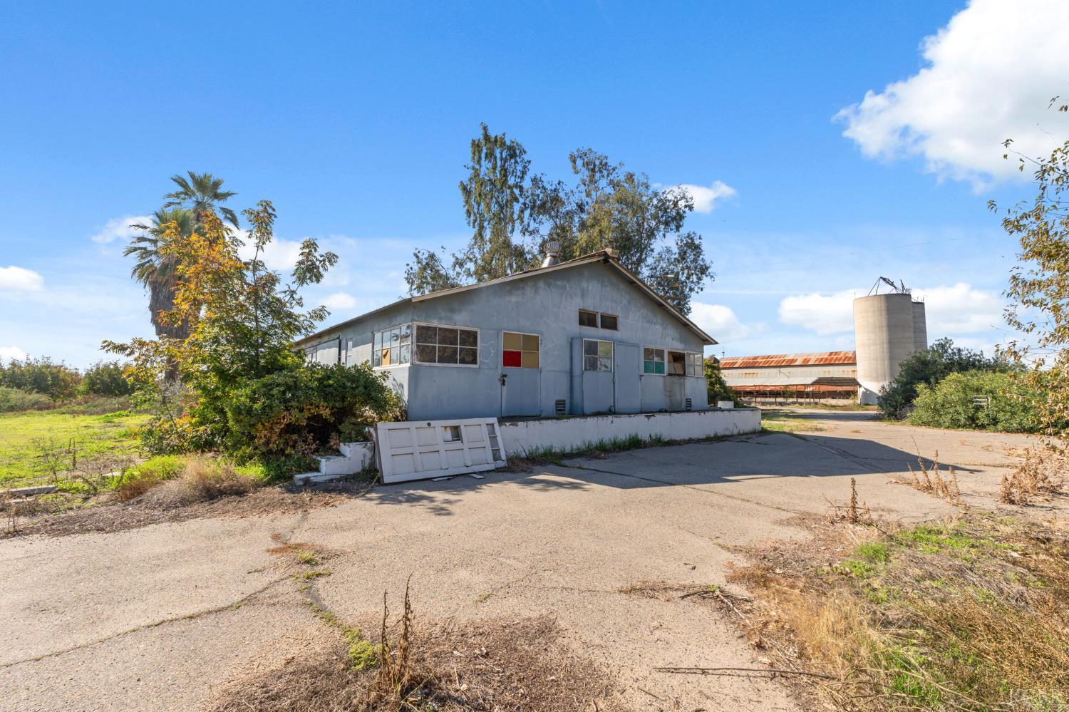 15502 10th Ave, Hanford, CA 93230