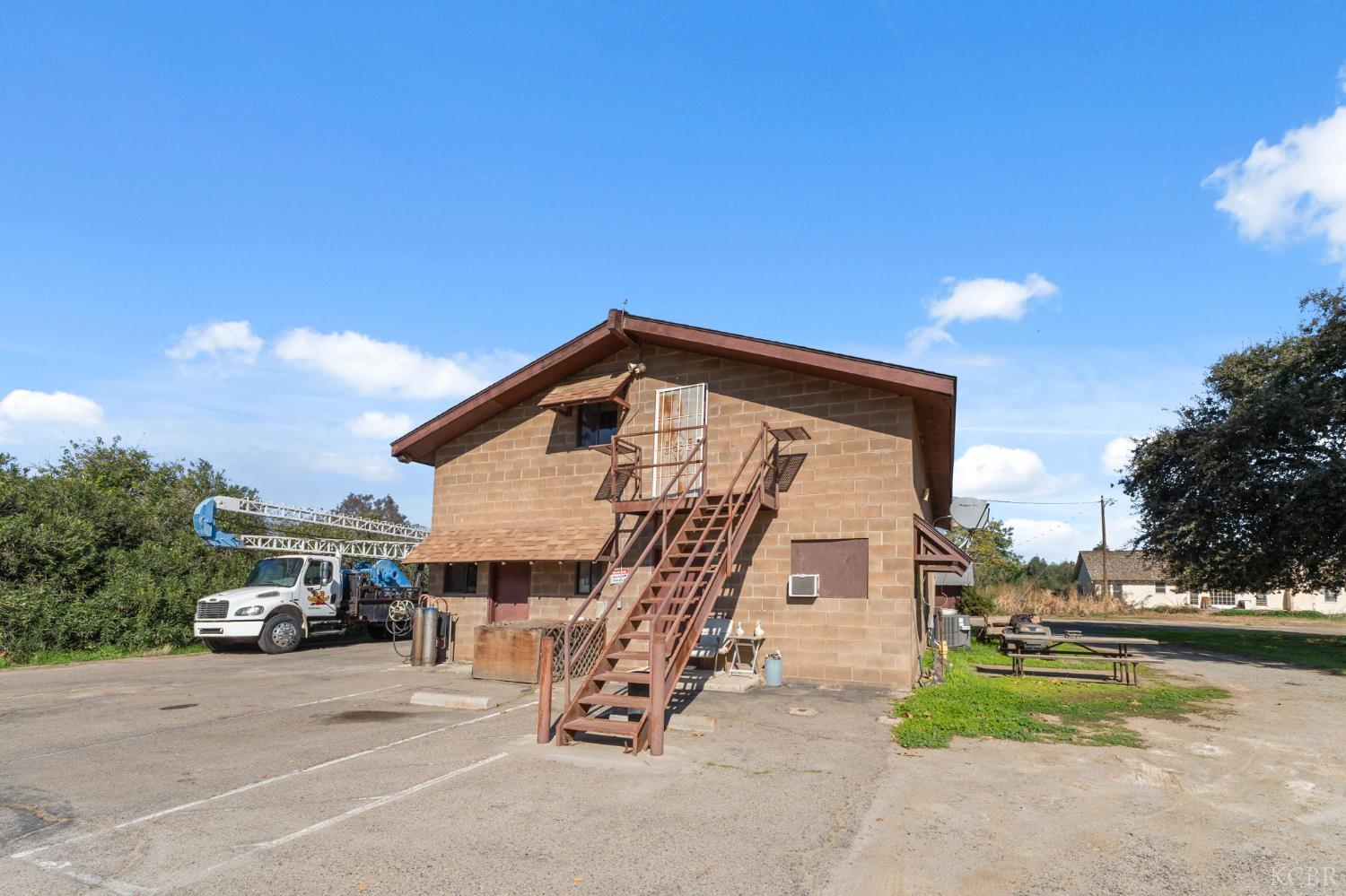 15502 10th Ave, Hanford, CA 93230