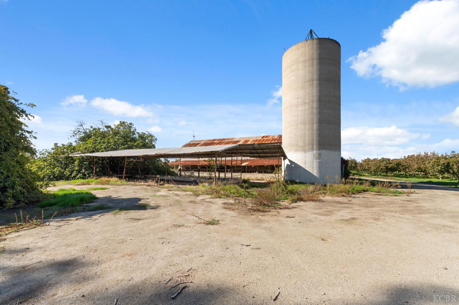 15502 10th Ave, Hanford, CA 93230